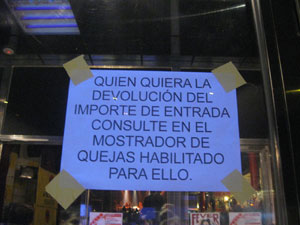 Cartel con instrucciones para la devolución del dinero del concierto de Epica en Bilbao