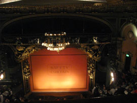 Otra vista desde la tribuna del teatro Her Majestys en Londres
