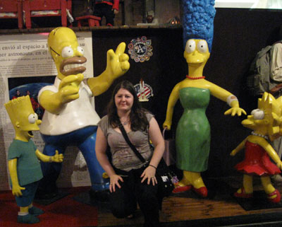 Ainhoa rodeada de Los Simpsons