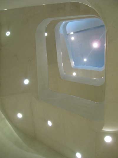 Escalera interior de Caixa Forum Madrid