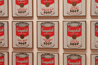 Andy Warhol te da un poco de sopa Campbell's